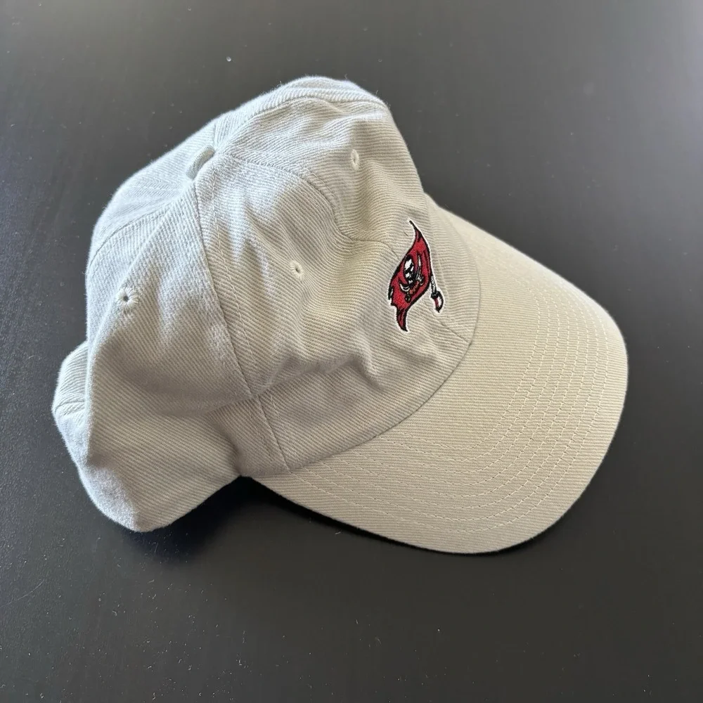 NFL Tampa‎ Bay Buccaneers Hat Strapback Cap OSFM Hat Beige